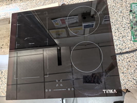 Keramik sobalar 60cm Elektrikli Mutfak Çömlekçesi Kara camda inşa edilmiş 4 pişirme bölgesi olan fırın